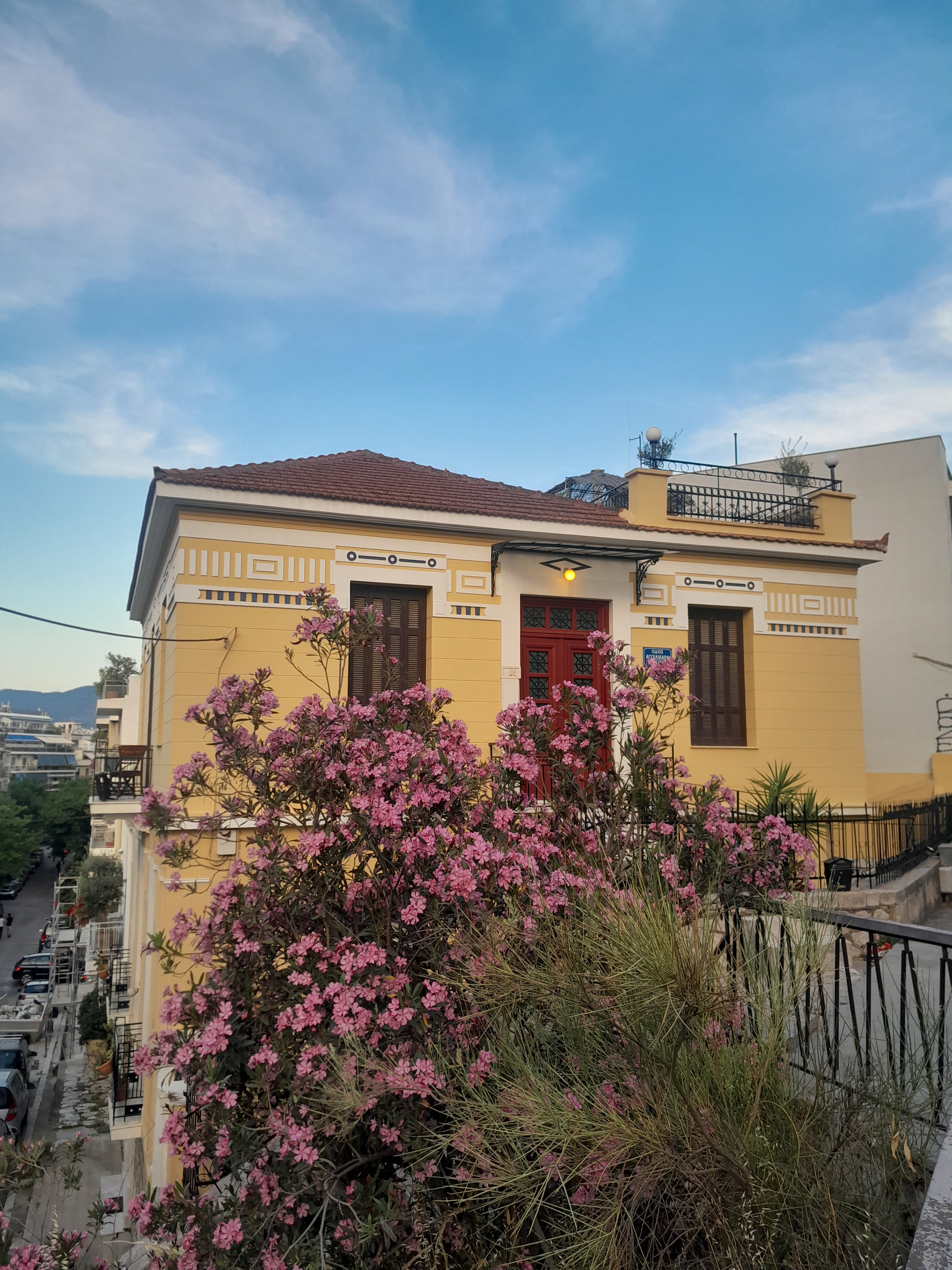 Αthens Sunset Walking Tour: 3 Secret Hills & Wine bar in Koukaki
