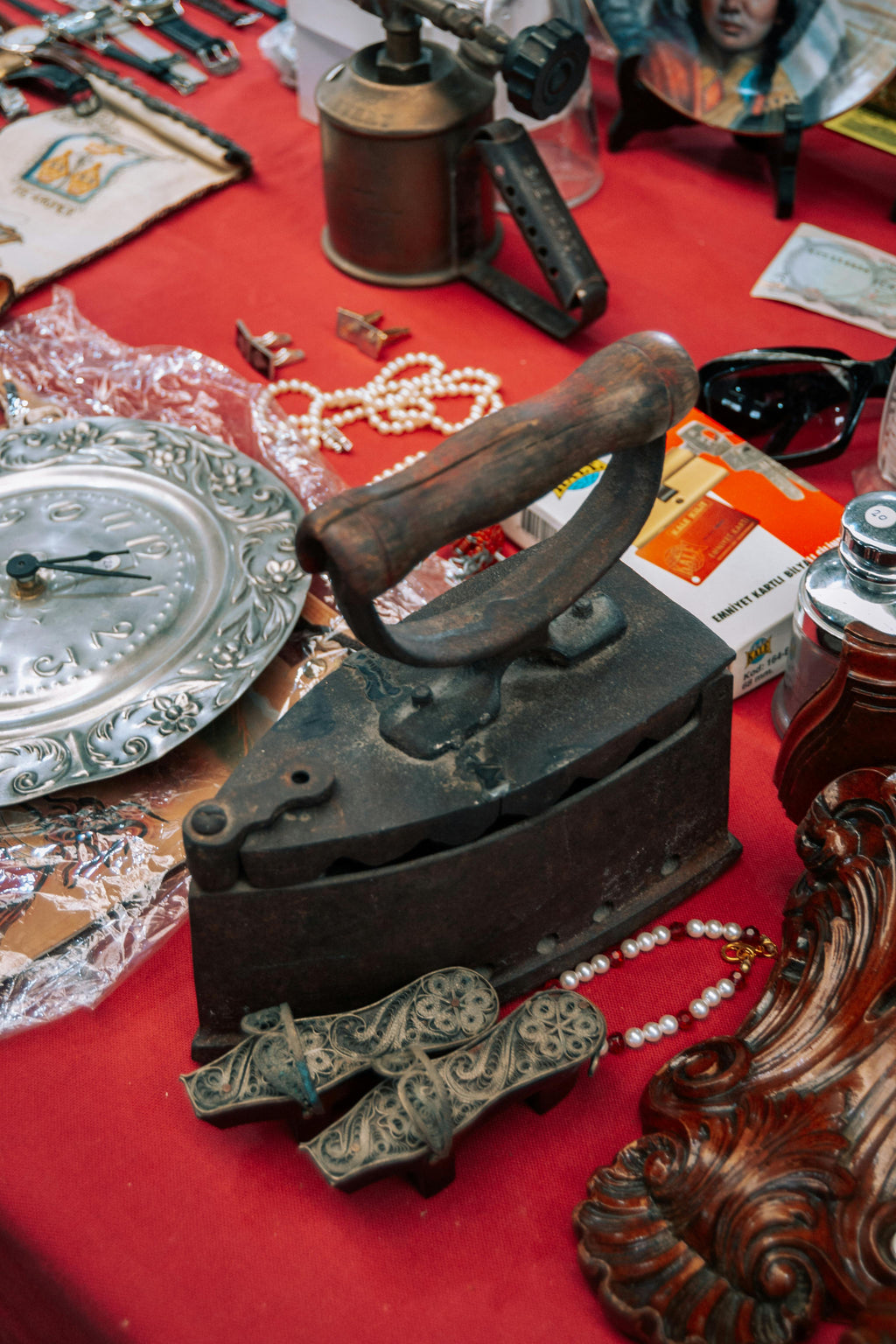 Greek Habits Tour in Athens: Propylaea, Varvakeios Market & Flea Market with Food Tasting